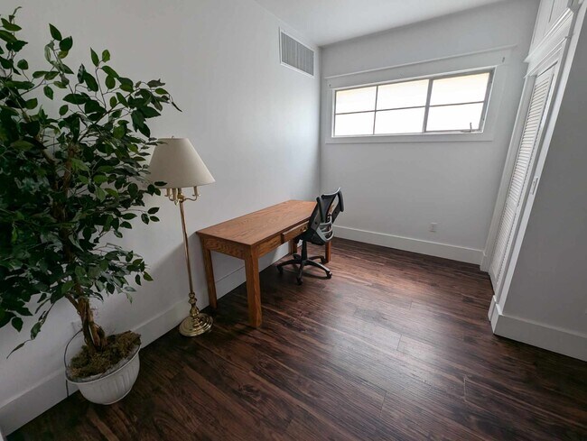 Foto del edificio - 303 3rd St