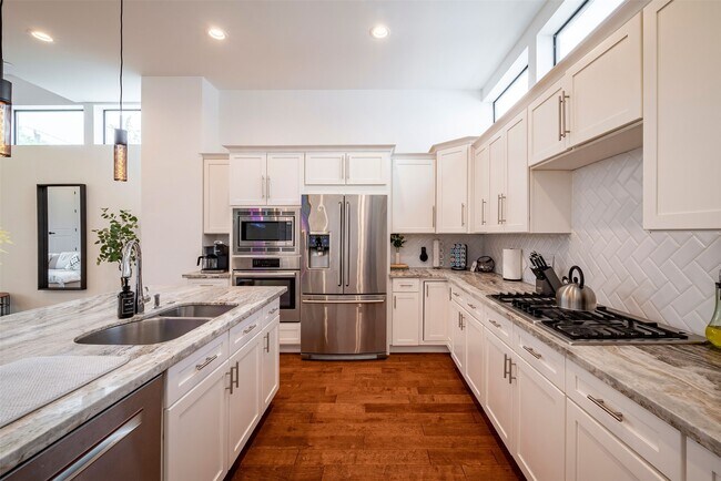 Foto del edificio - 3218 Crawford St