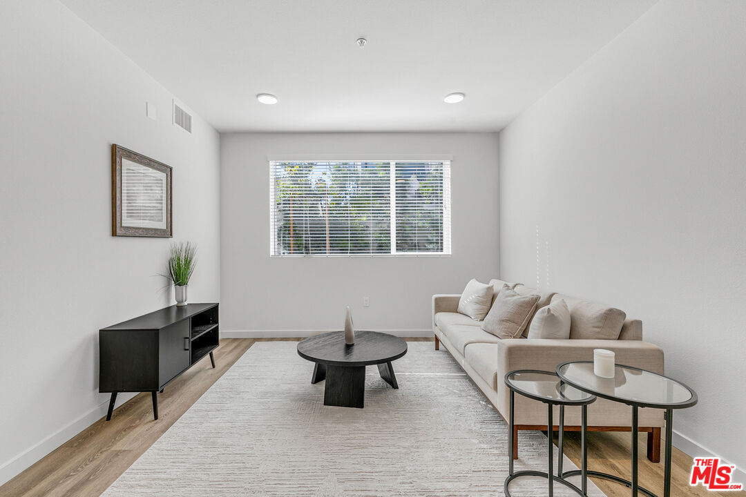 Foto principal - 10824 Blix St