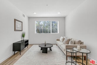 Building Photo - 10824 Blix St