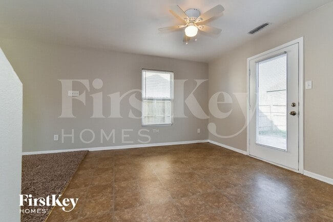 Foto del edificio - 8016 Grove Berry Way