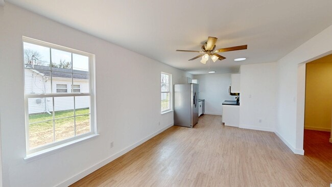Building Photo - 836 Maple St