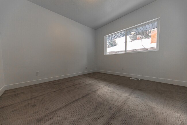 Building Photo - 360 N 200 W