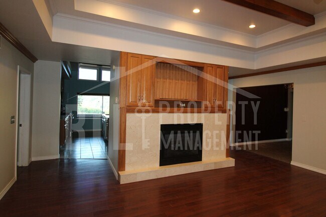 Foto del edificio - Spacious 3-Bed, 3-Bath Home Near Table Roc...