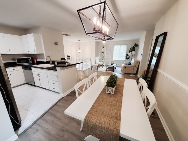 Building Photo - Room in Single Family Home on Henslowe Dr