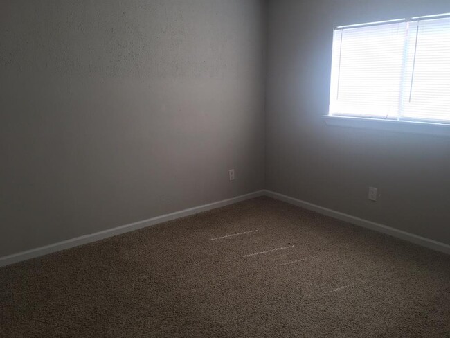Building Photo - 8738 Parkway Forest Dr