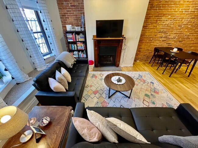 Building Photo - 36 Symphony Rd