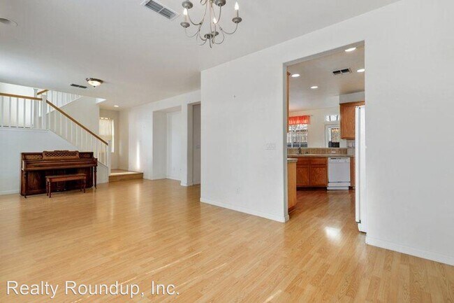 Building Photo - 4 br, 3 bath House - 555 Given St