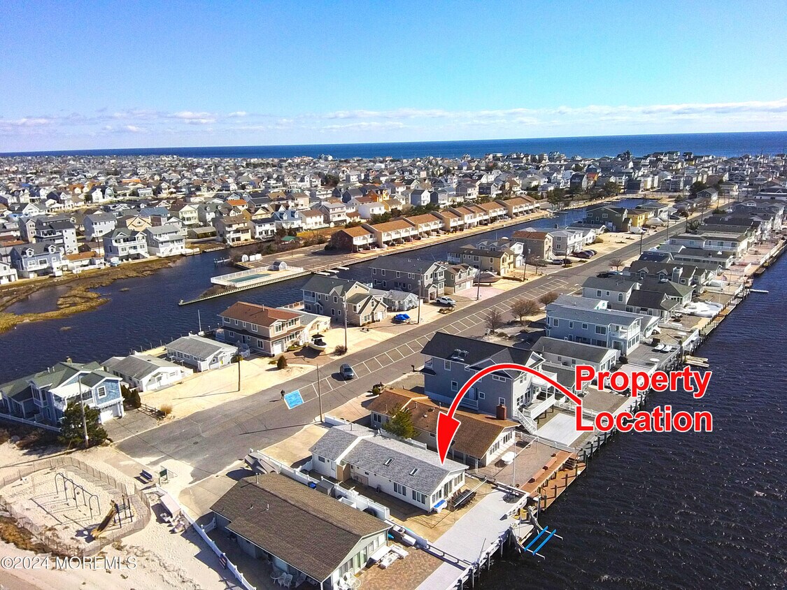 Primary Photo - 261 Bay Beach Way