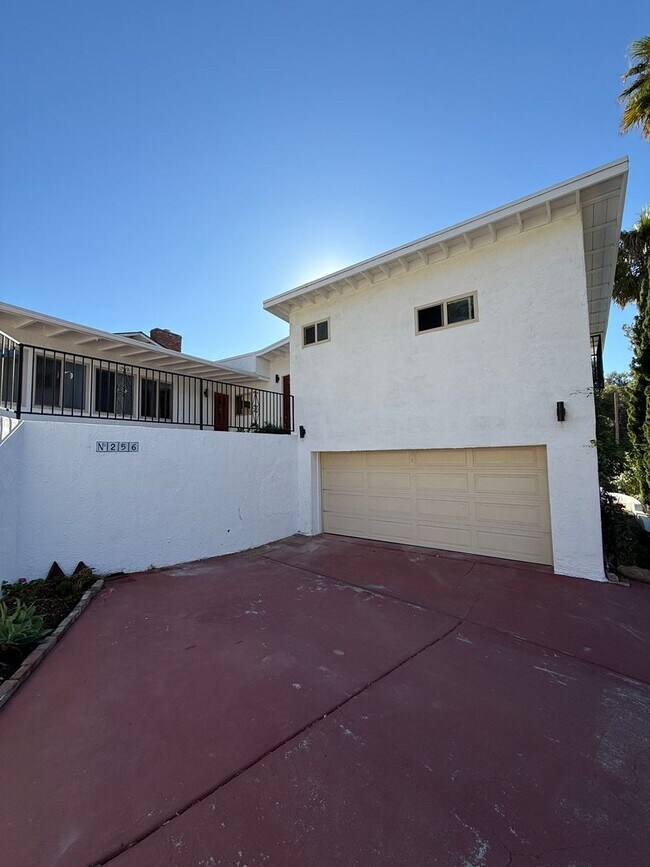 Foto del edificio - Ventura Hillside Beauty with 3 bedrooms, a...