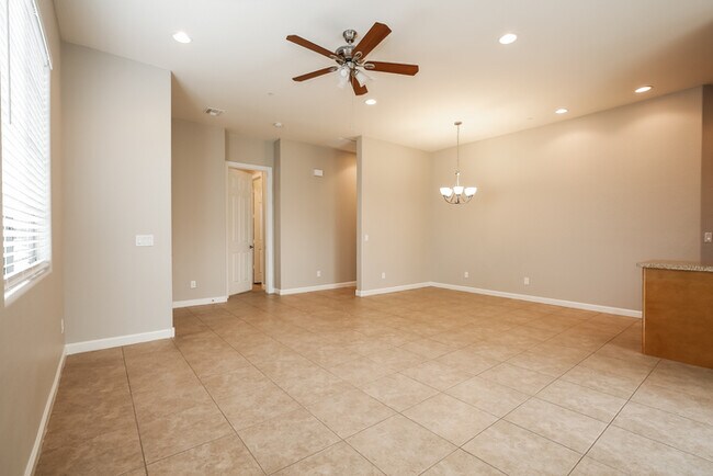 Foto del edificio - 4241 Pebble Creek Pkwy