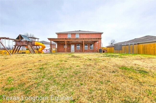 Building Photo - 4 br, 2.5 bath House - 940 Mosaic Dr.