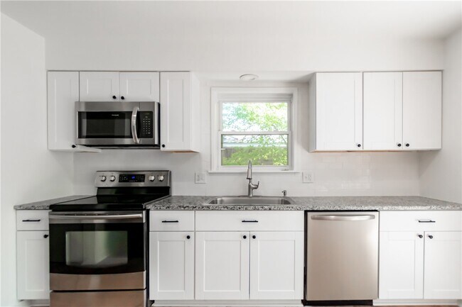 Building Photo - 2332 S Clover Dr