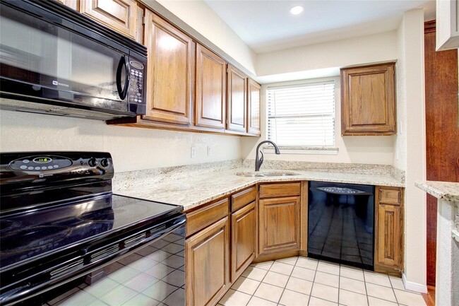 Building Photo - 1304 Harwell Dr