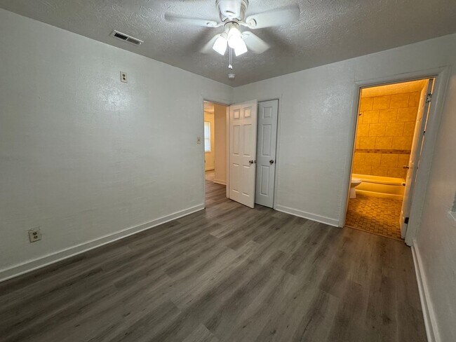 Foto del edificio - 729 N Upland Ave