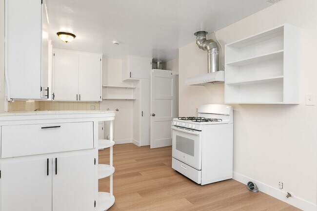 Building Photo - Cozy 2 Bed 1 Bath Santa Ana Home