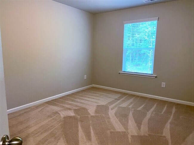 Building Photo - 3 Bedroom Townhome for Sale Apex
