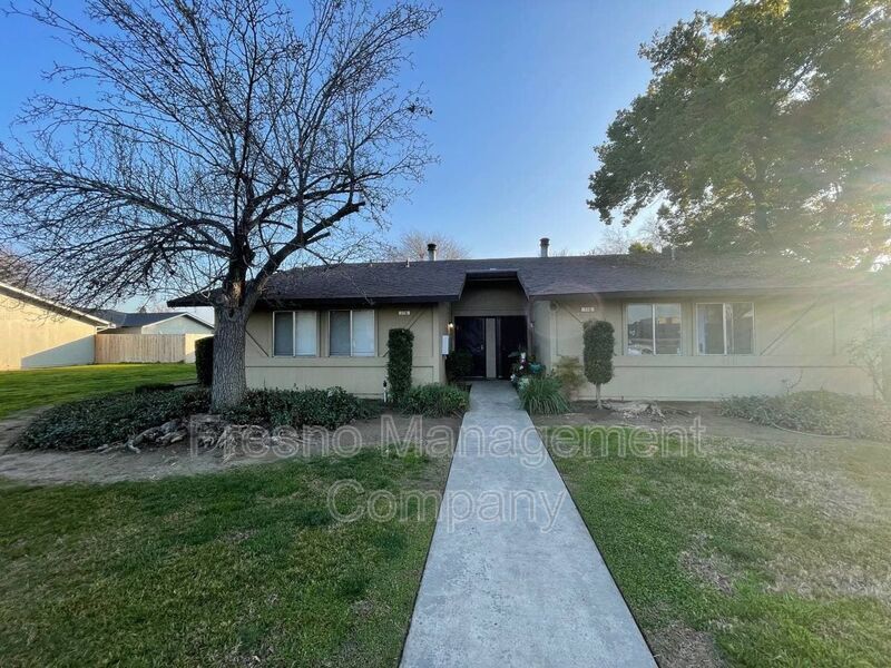 176 Alamos Ave Unit 102, Clovis, CA 93612 Condo for Rent in Clovis