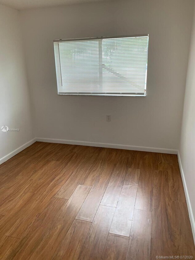 1068 Benoist Farms Rd Unit 105, West Palm Beach, FL 33411 Room for