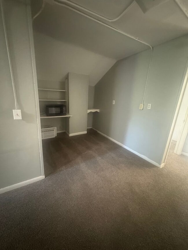 Building Photo - 624 S Fess Ave