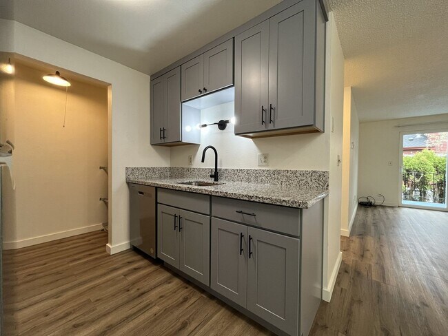 Building Photo - Updated 1BD Apartment Near Downtown with Balcony & Modern Kitchen Updates off street parking