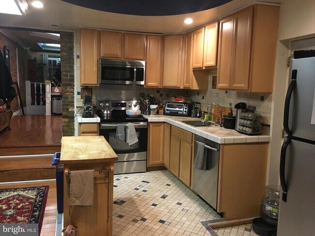 Foto del edificio - 433 W Girard Ave