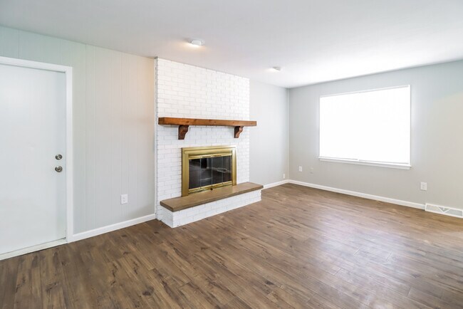 Foto del edificio - 3841 Hollybrook Dr