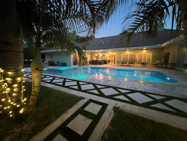 Foto del edificio - 13172 Doubletree Cir