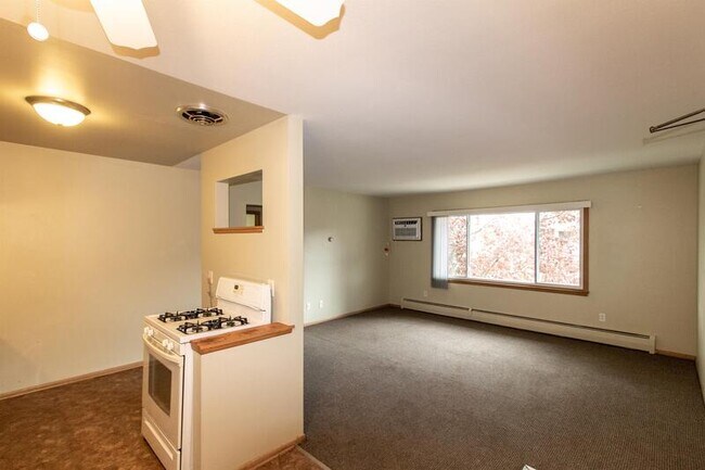 Building Photo - 5324 Hanson Ct N
