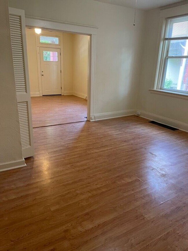 Building Photo - 235 Emming St