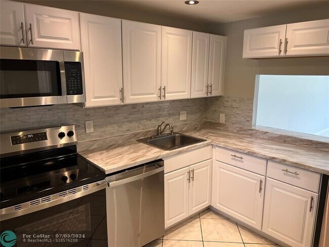 Building Photo - 8341 Sands Point Blvd