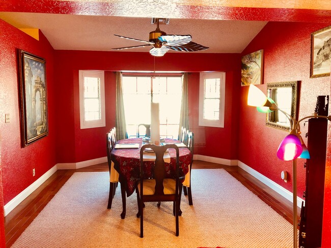 Foto del edificio - Gorgeous Furnished Oasis in Las Vegas Avai...