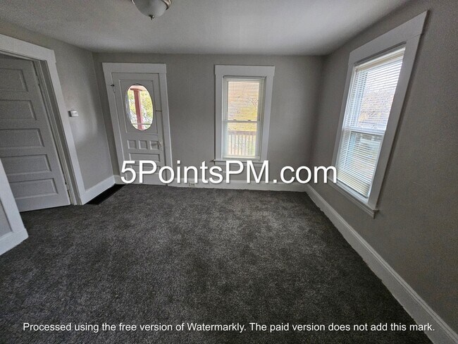 Foto del edificio - 379 E 162nd St