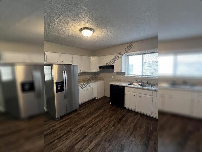 Foto del edificio - 4705 N Cedar St