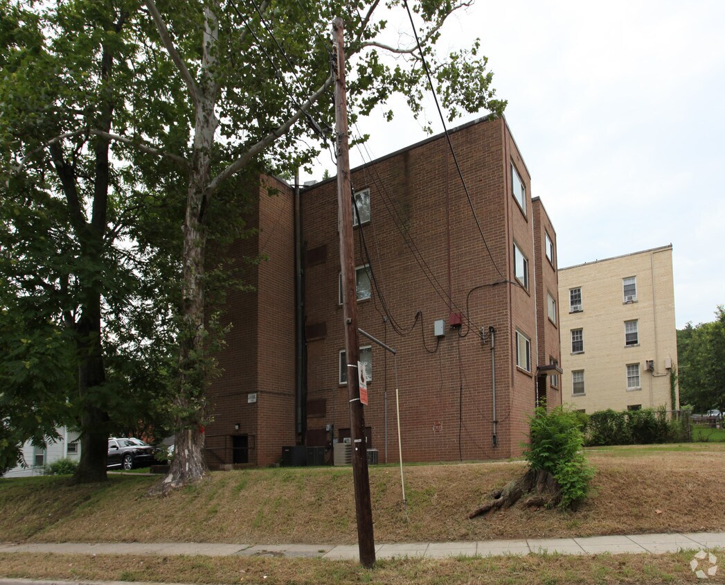 Building Photo - 2700 Texas Ave SE
