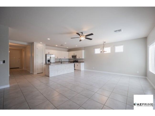 Building Photo - Beautiful Maricopa 3/2 House - Space, Style &amp; Convenience!