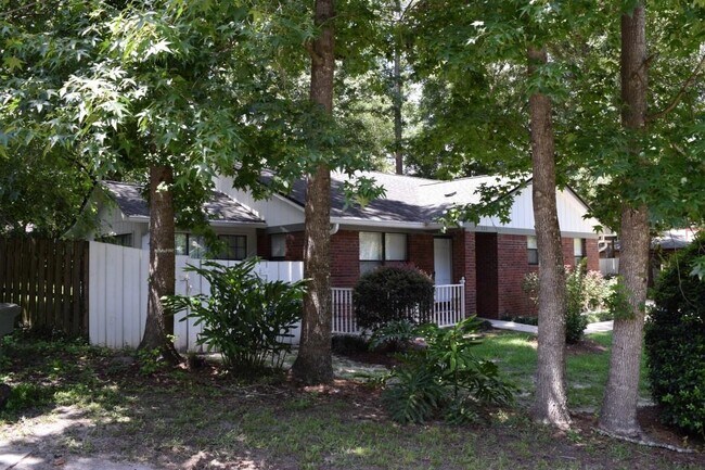 Building Photo - 333 Gawain Ct