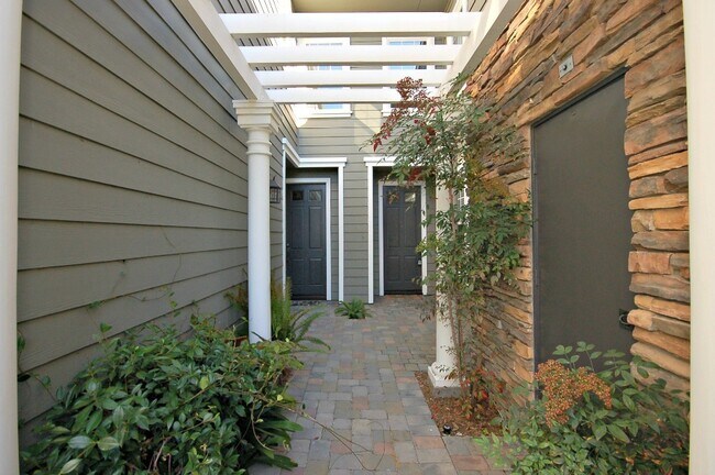 Building Photo - Amazing Location Home in Carlsbad with Lag...