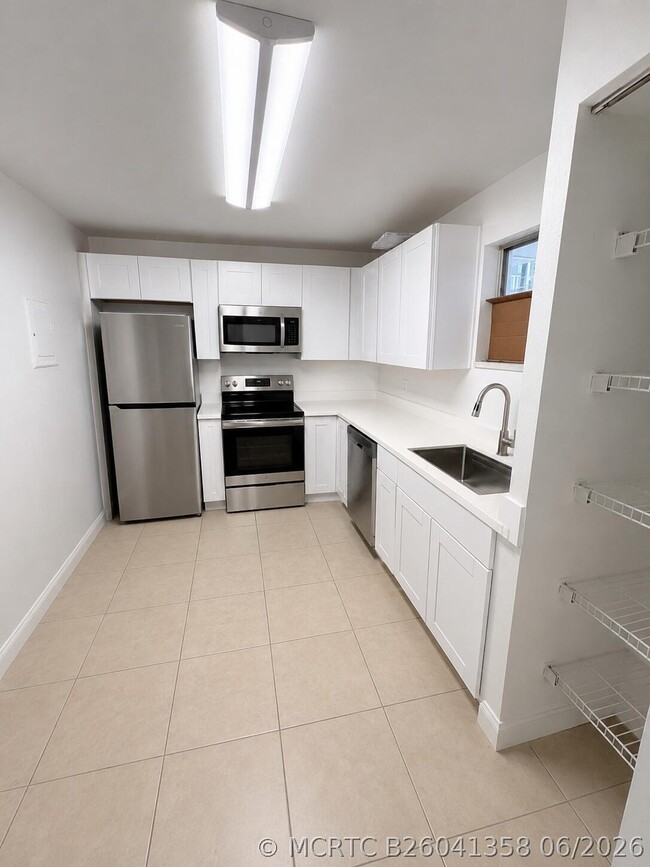 Building Photo - 4215 N University Dr