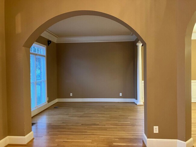 Building Photo - Improved Rent and $1500 off December Rent