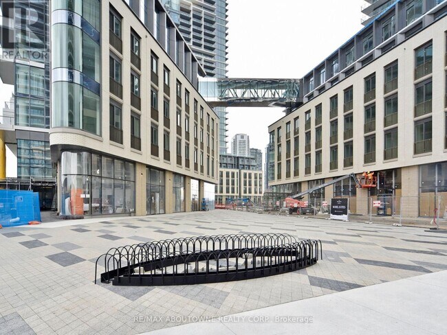 Photo du bâtiment - 1000-1000 Portage Pkwy