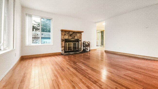 Foto del edificio - Remodeled 3BR Home Near DT Seattle – A/C, RV Parking, Walkable Location