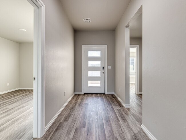 Foto del edificio - Beautiful brand new home + Deer Creek Schools + 4 bedrooms