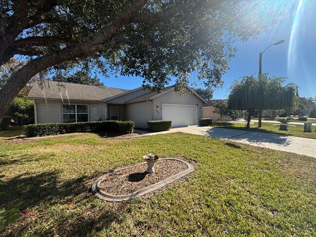 Foto del edificio - Waterfront Living in The Moorings at Point O' Woods! 3/2 ***Won't Last***