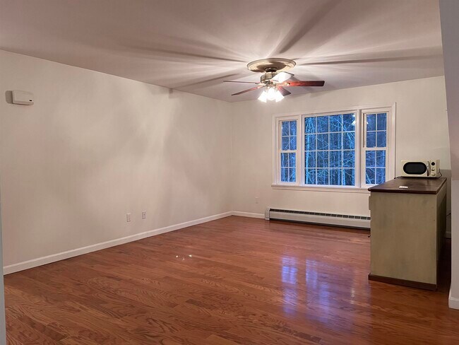Building Photo - 810 Springbrook Cir