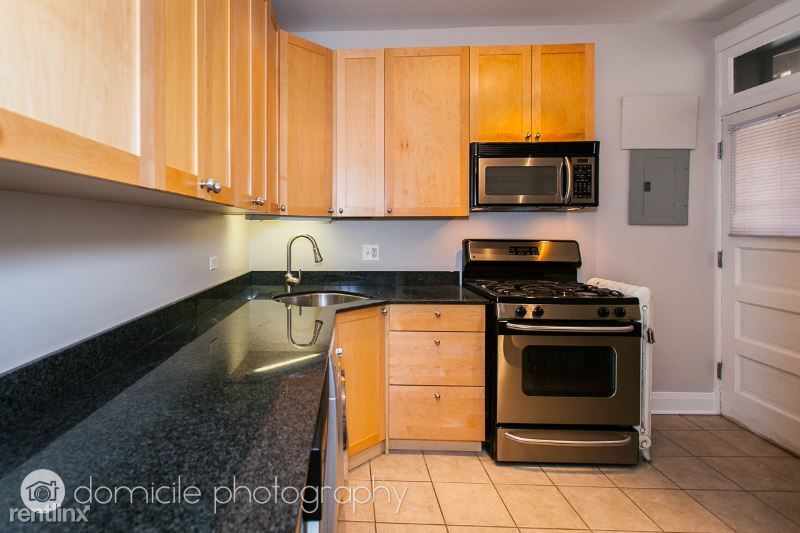 Primary Photo - 538 W Cornelia Ave