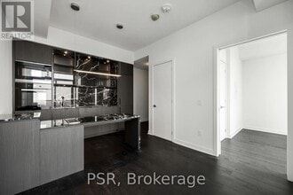 Building Photo - 11-4411 Yorkville Ave