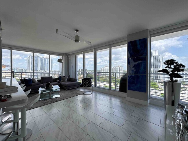 Foto del edificio - 1720 Harrison St