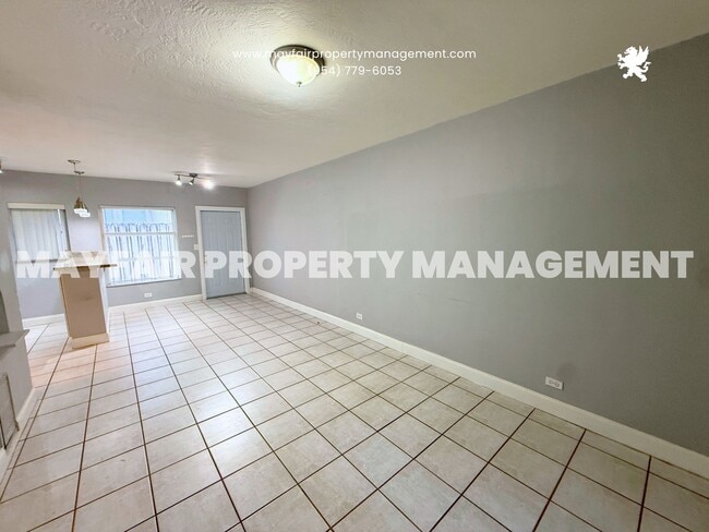 Building Photo - 1621 NE 5th Ct