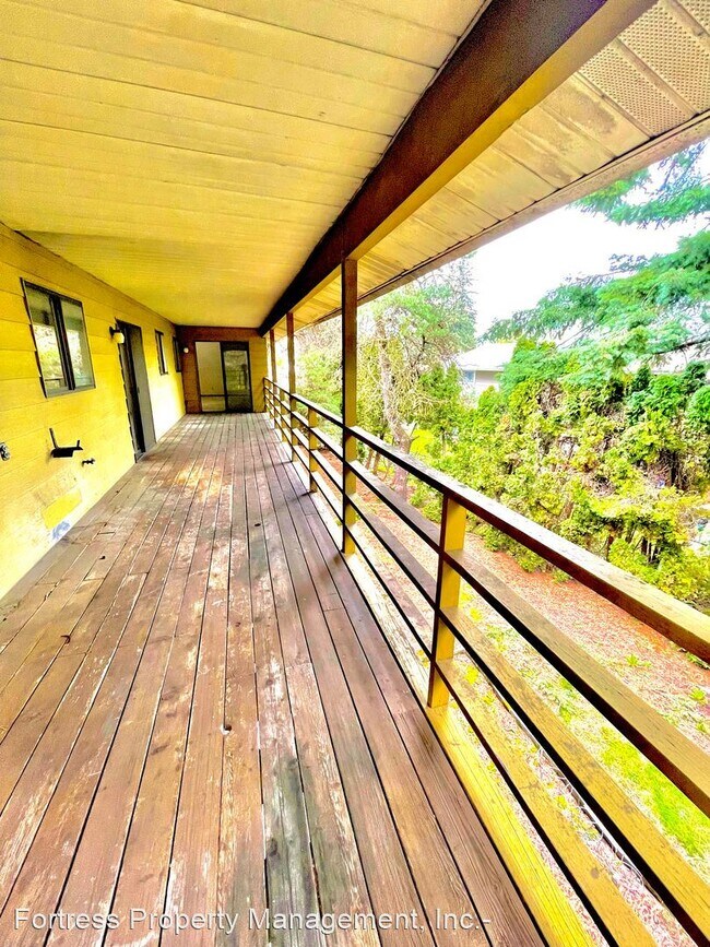 Building Photo - 5 br, 3 bath House - 1960 SE 160th Avenue